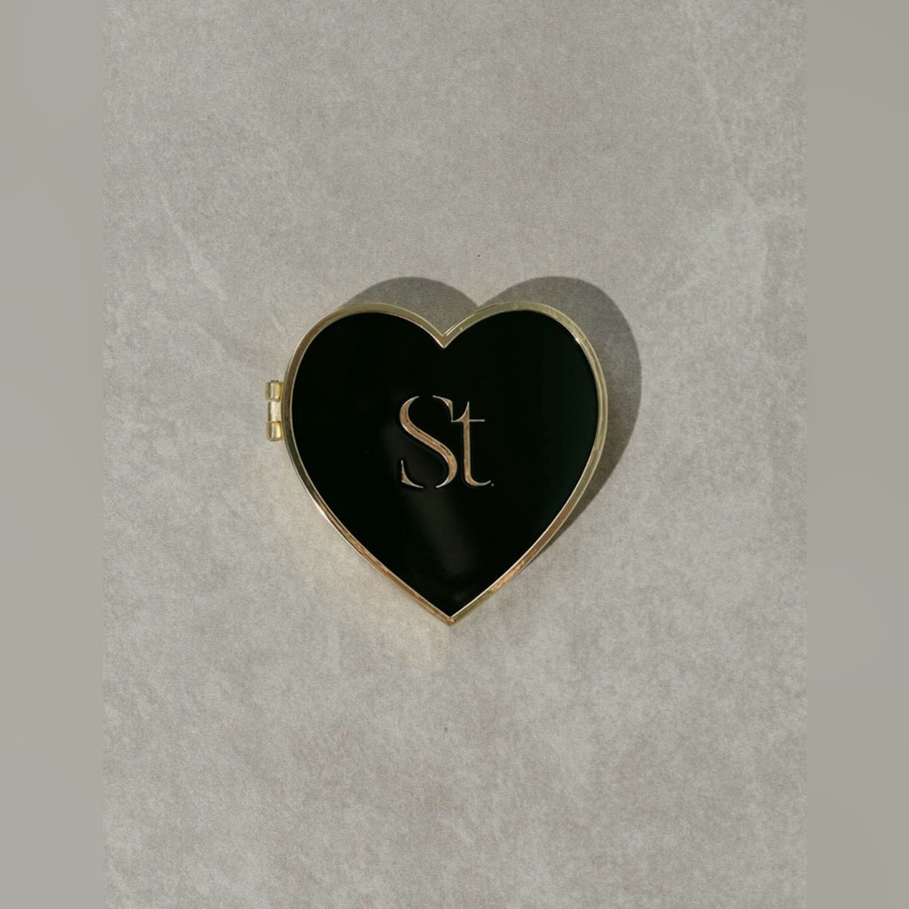 ♥️Seint Beauty Heart Compact Mirror (Sold Out Online)
